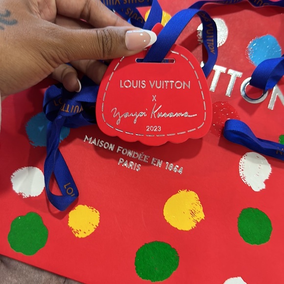 Louis Vuitton X Kusama gift bag - Picture 2 of 3